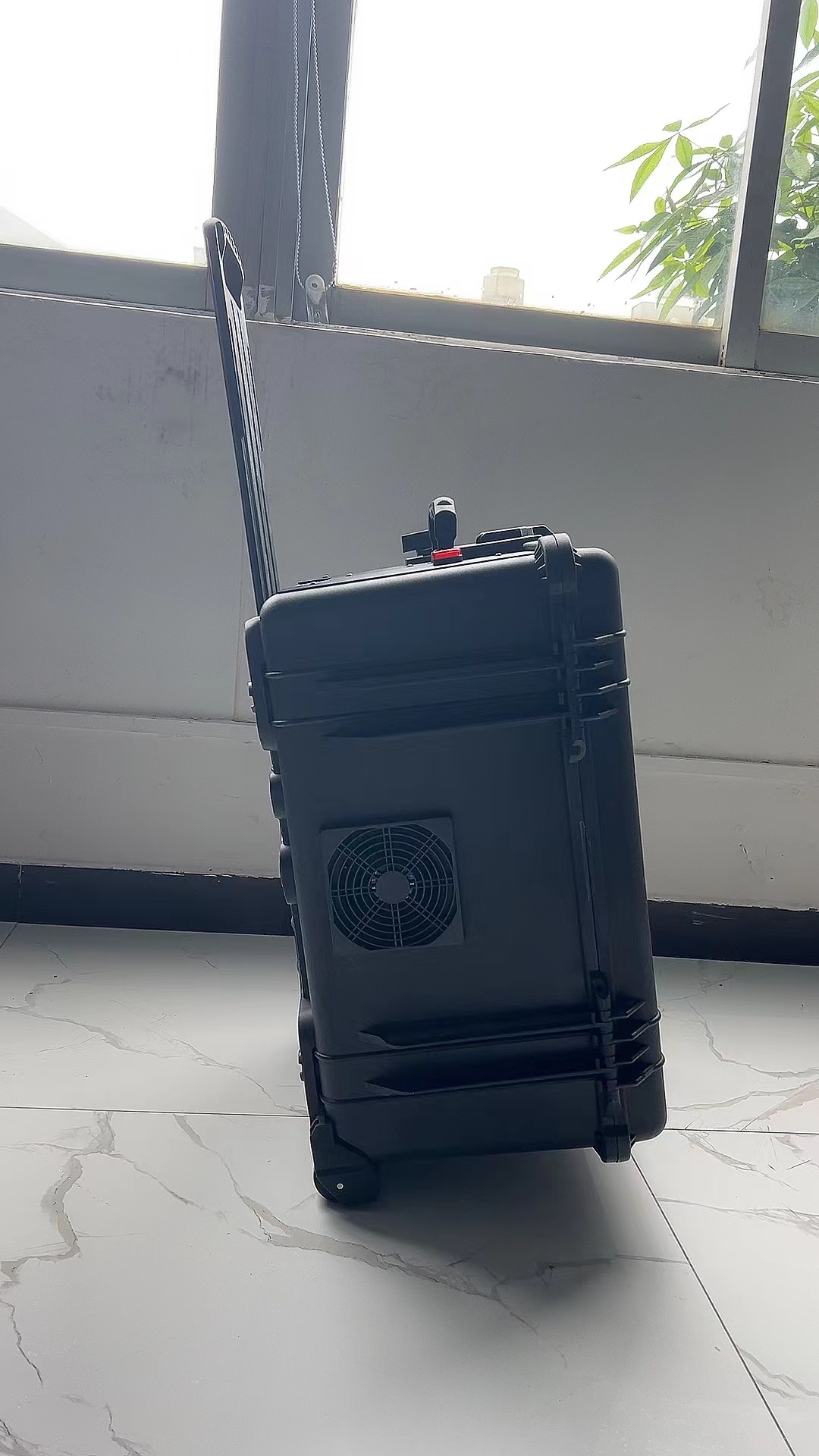 逊克手拉箱型移动通信干扰器